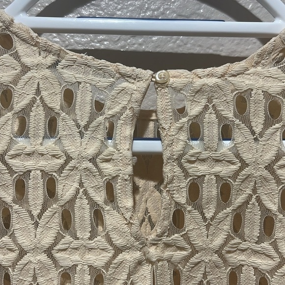 Blashe Women’s Lace BlouseTop Puff Short Sleeve Size Medium Cream - Picture 9 of 10